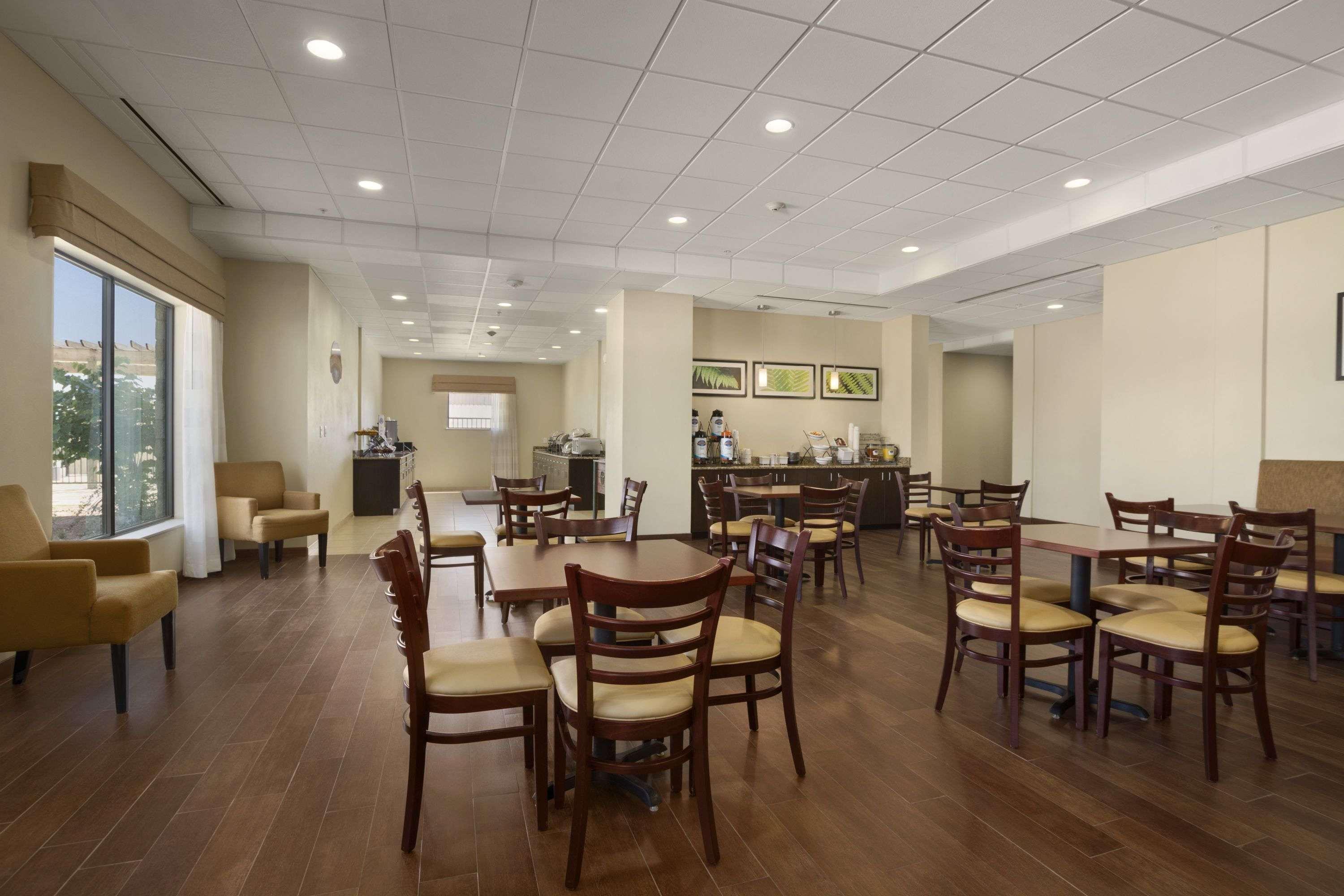 Petrostay Inn & Suites 코툴라 외부 사진