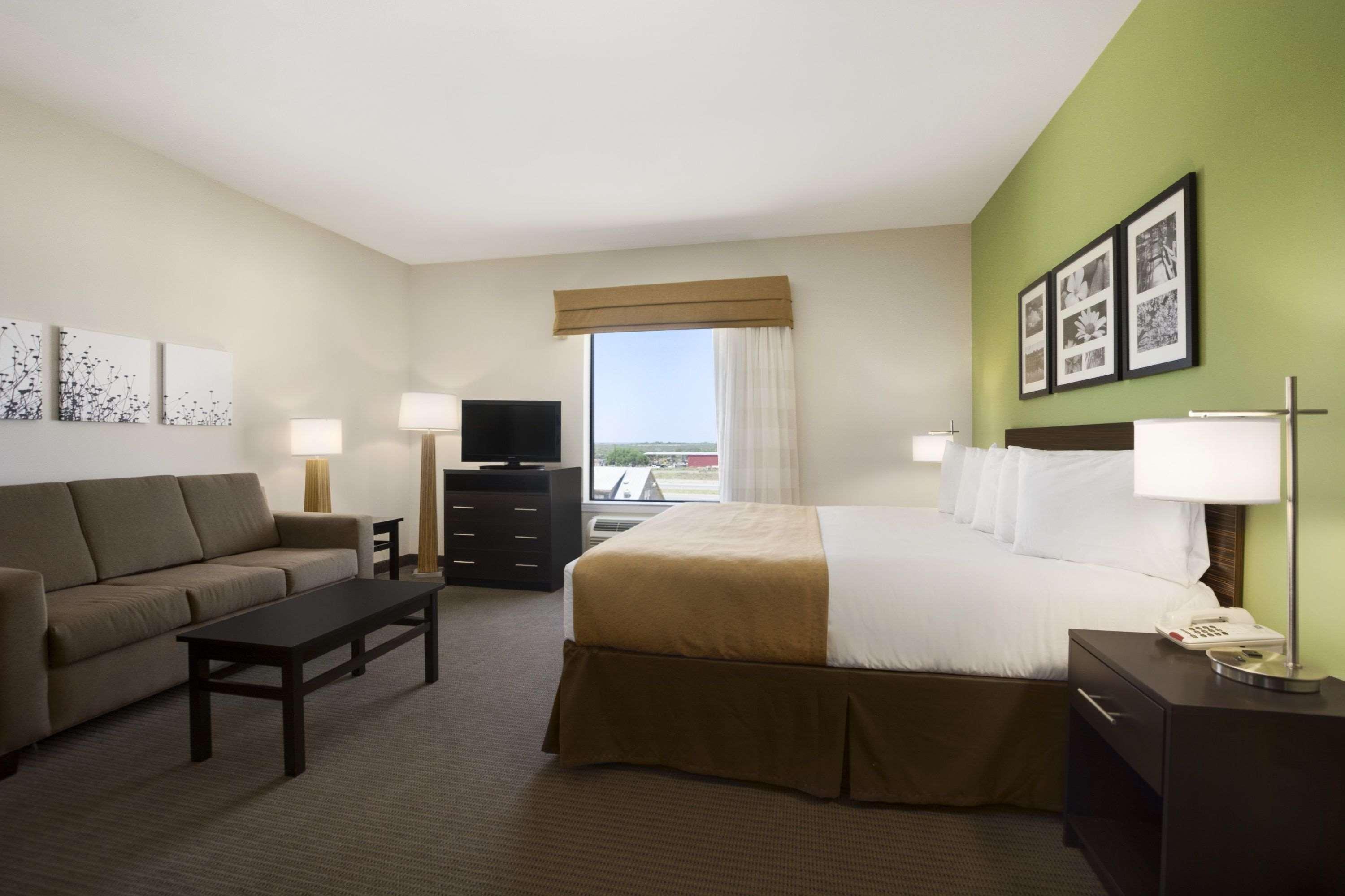 Petrostay Inn & Suites 코툴라 외부 사진