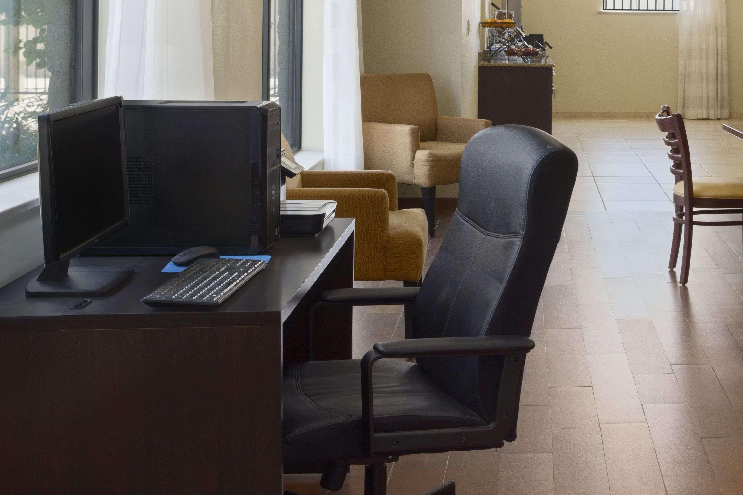 Petrostay Inn & Suites 코툴라 외부 사진